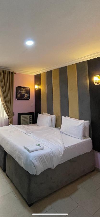 Alluring View Hotel - Allen Avenue Lagos Bagian luar foto