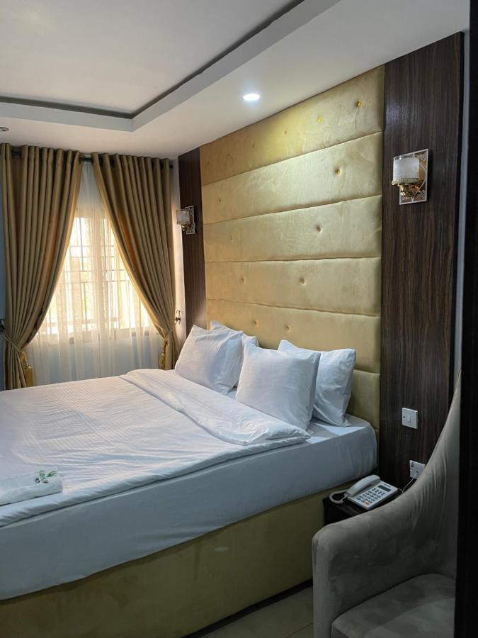 Alluring View Hotel - Allen Avenue Lagos Bagian luar foto